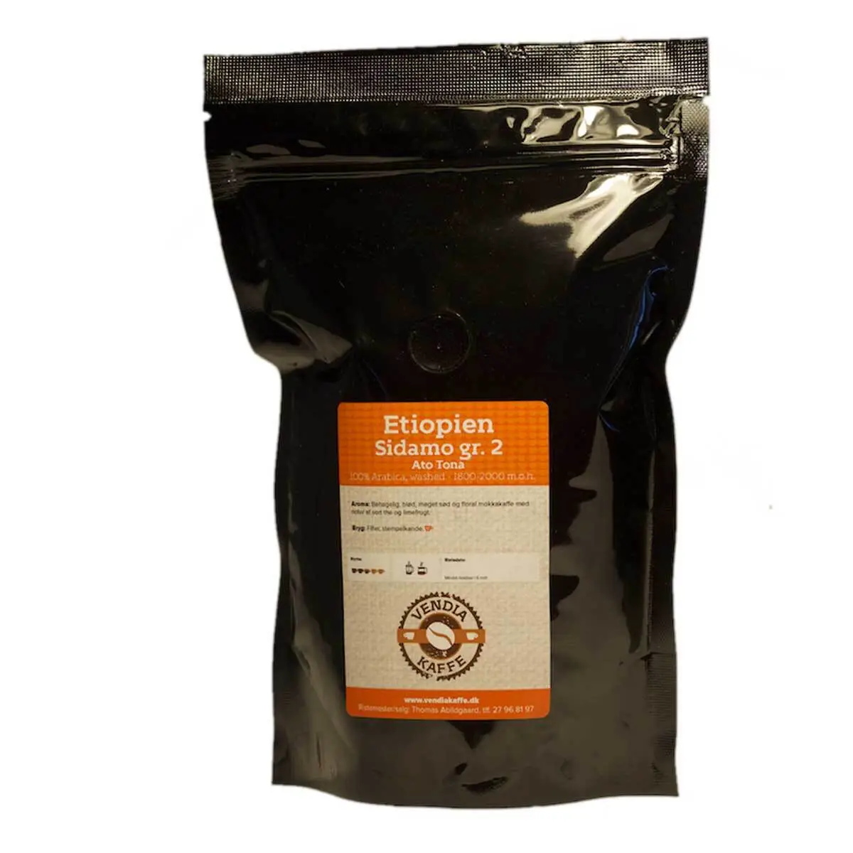 Etiopien Sidamo gr. 2 Ato Tona -Behagelig mellemfyldig og floral kaffe m. tydelig mokkasmag og noter af sort the og limefrugt.
Bønne: 100% Arabica